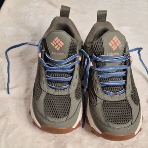 Columbia Women'sOlive Green Sneakers with Blue Laces